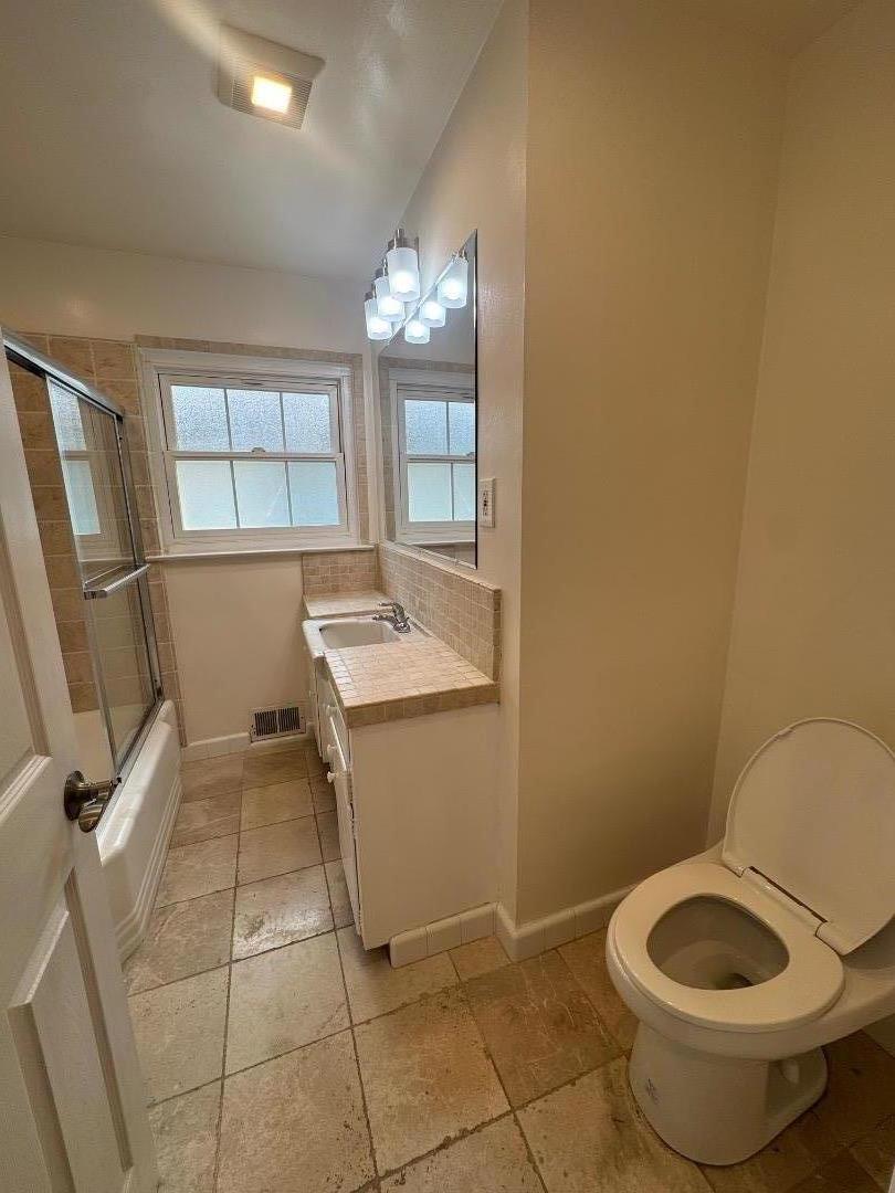 Detail Gallery Image 17 of 34 For 429 Larkin St a,  Monterey,  CA 93940 - 3 Beds | 1/1 Baths