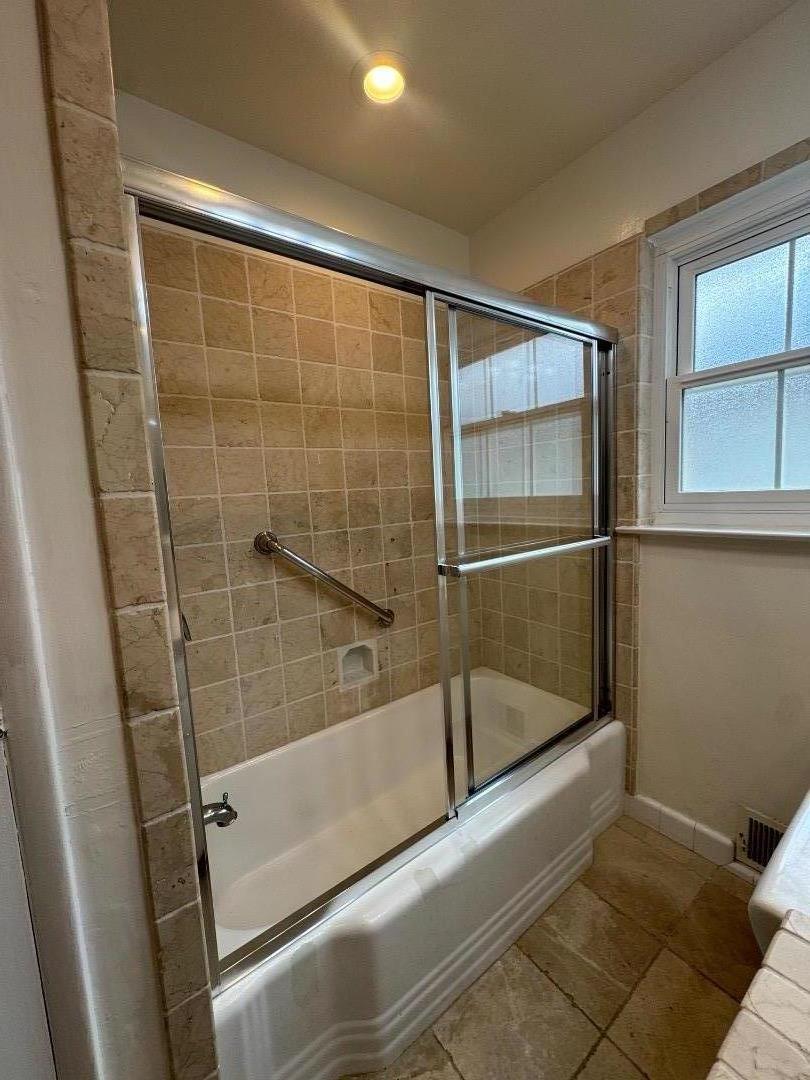 Detail Gallery Image 18 of 34 For 429 Larkin St a,  Monterey,  CA 93940 - 3 Beds | 1/1 Baths