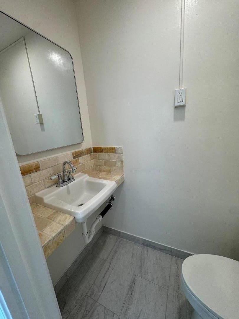 Detail Gallery Image 30 of 34 For 429 Larkin St a,  Monterey,  CA 93940 - 3 Beds | 1/1 Baths