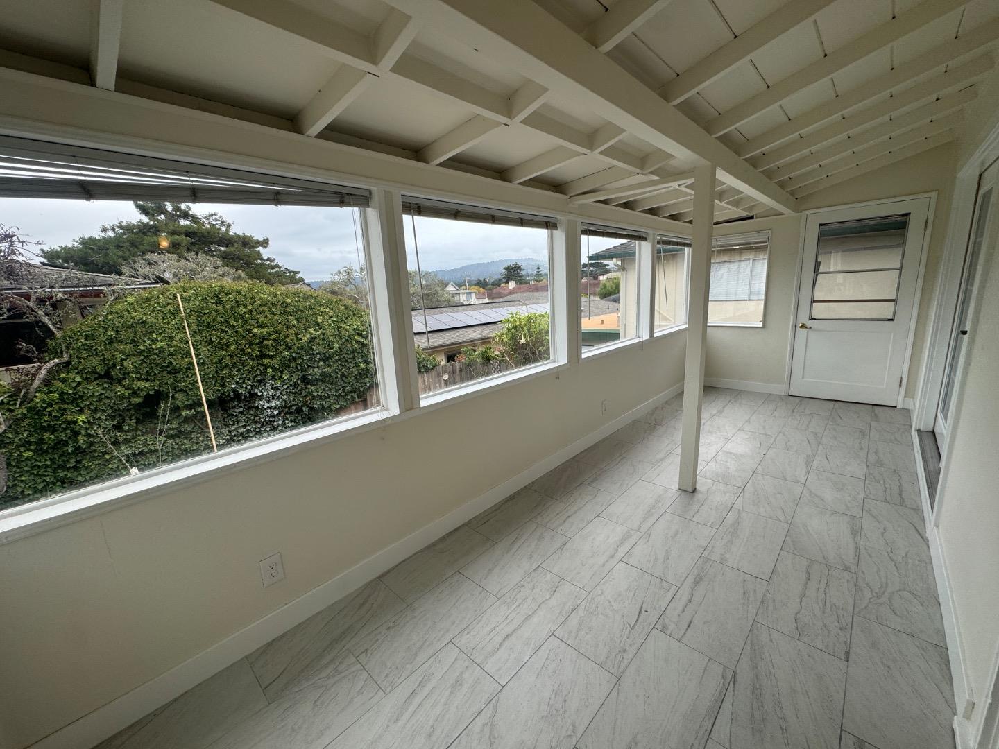 Detail Gallery Image 32 of 34 For 429 Larkin St a,  Monterey,  CA 93940 - 3 Beds | 1/1 Baths