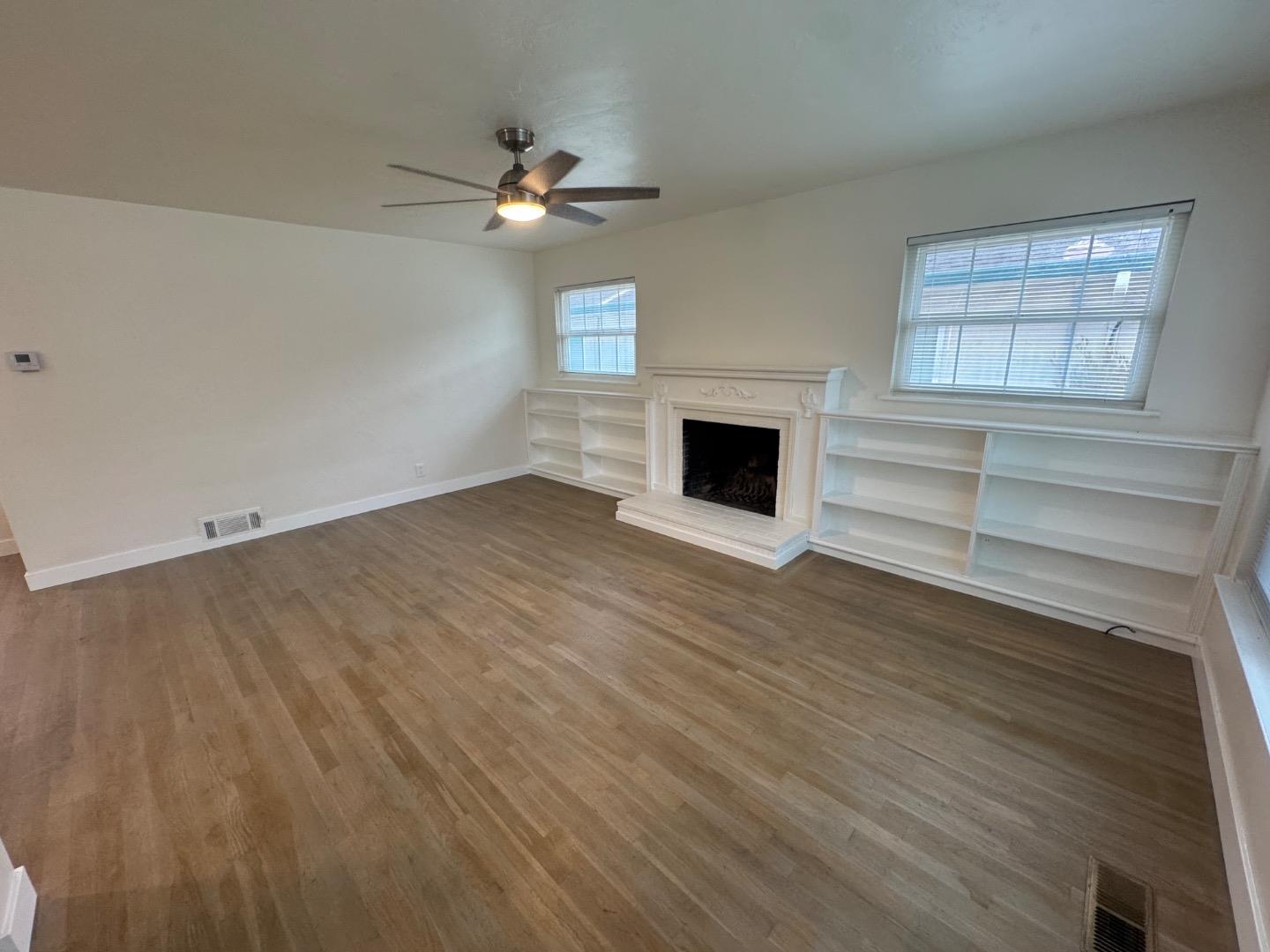 Detail Gallery Image 4 of 34 For 429 Larkin St a,  Monterey,  CA 93940 - 3 Beds | 1/1 Baths