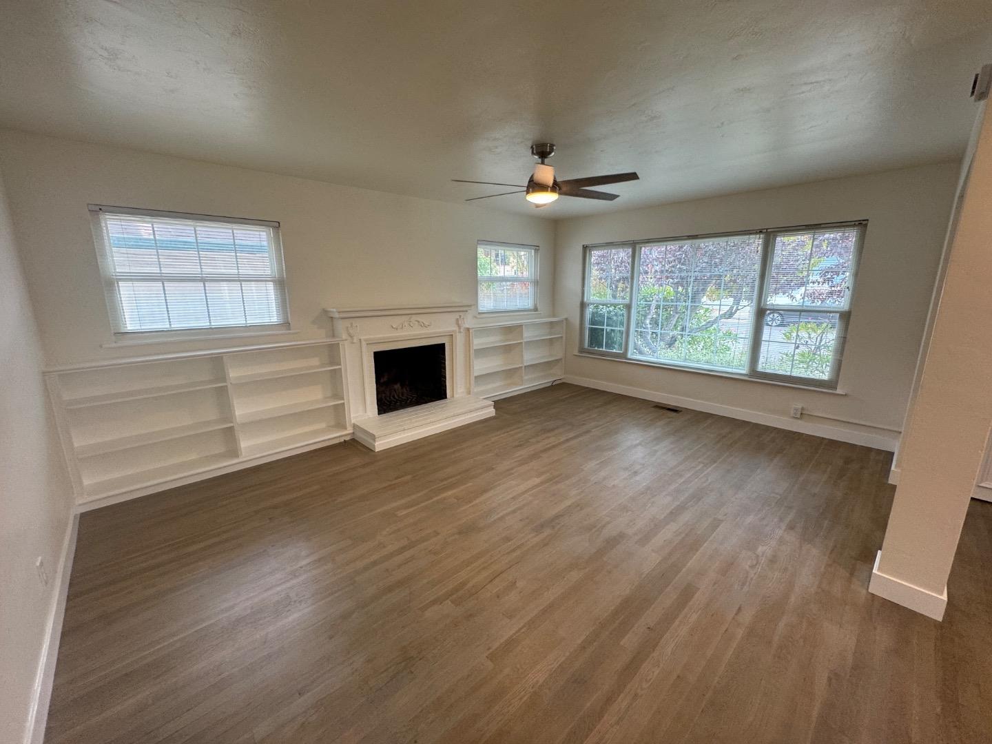 Detail Gallery Image 5 of 34 For 429 Larkin St a,  Monterey,  CA 93940 - 3 Beds | 1/1 Baths