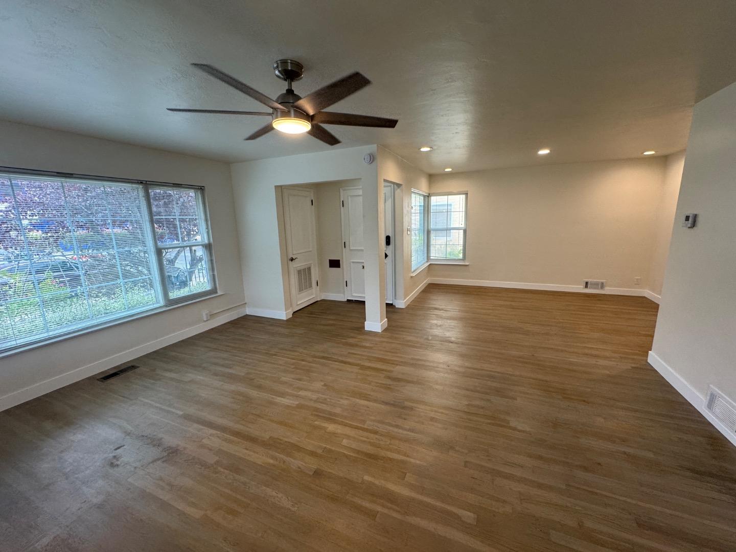 Detail Gallery Image 7 of 34 For 429 Larkin St a,  Monterey,  CA 93940 - 3 Beds | 1/1 Baths