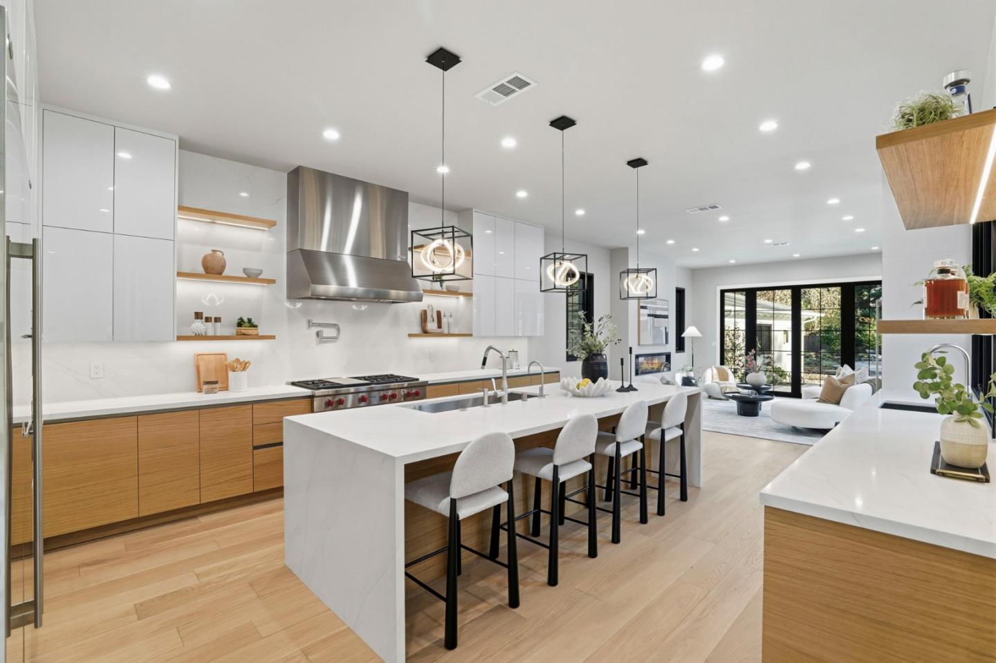 Detail Gallery Image 11 of 57 For 261 Camino Al Lago, Atherton,  CA 94027 - 6 Beds | 6/1 Baths