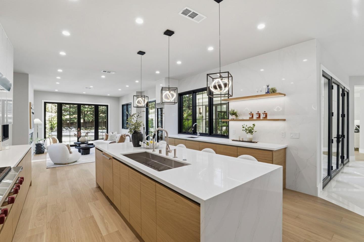 Detail Gallery Image 12 of 57 For 261 Camino Al Lago, Atherton,  CA 94027 - 6 Beds | 6/1 Baths