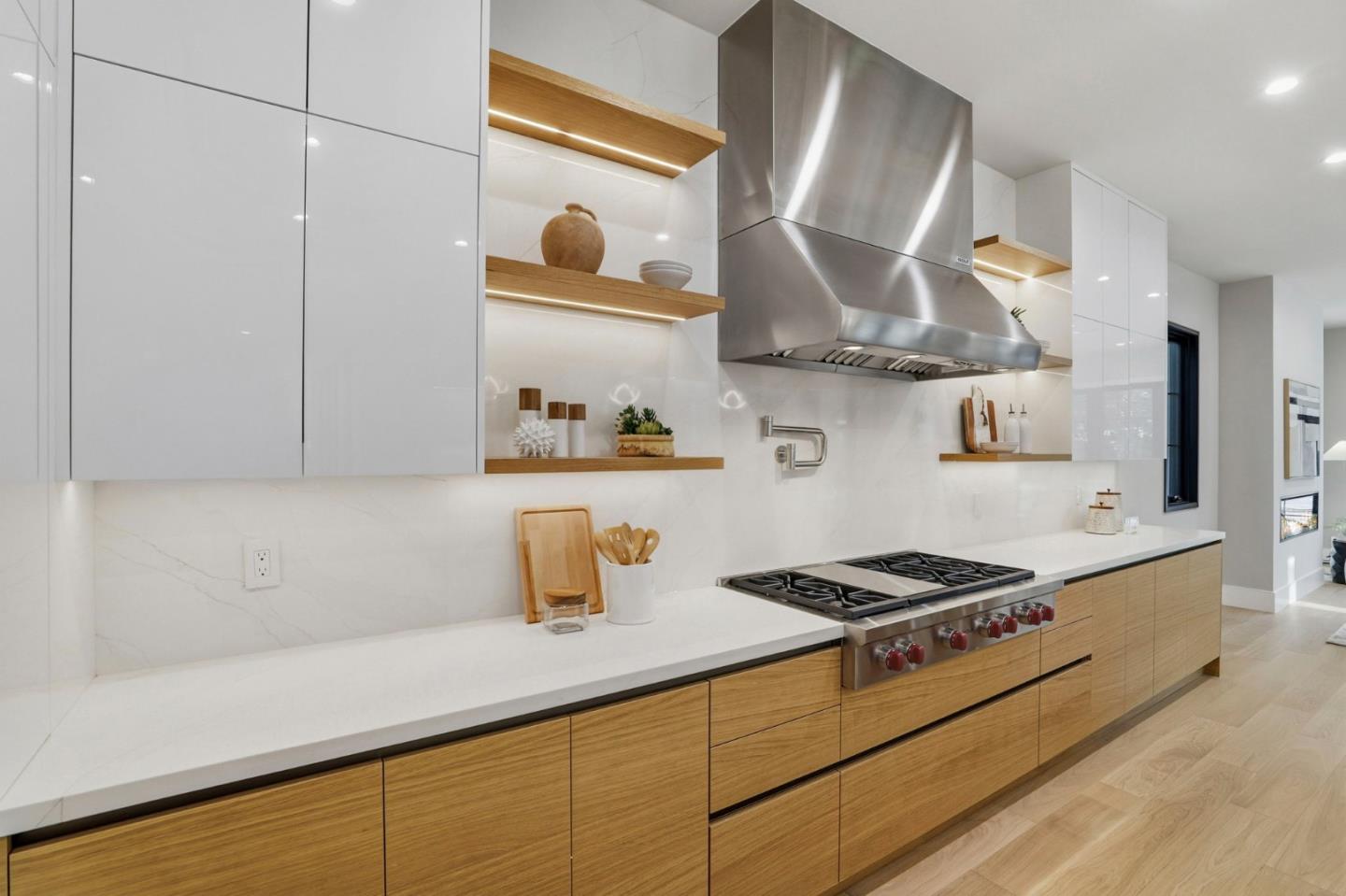 Detail Gallery Image 13 of 57 For 261 Camino Al Lago, Atherton,  CA 94027 - 6 Beds | 6/1 Baths