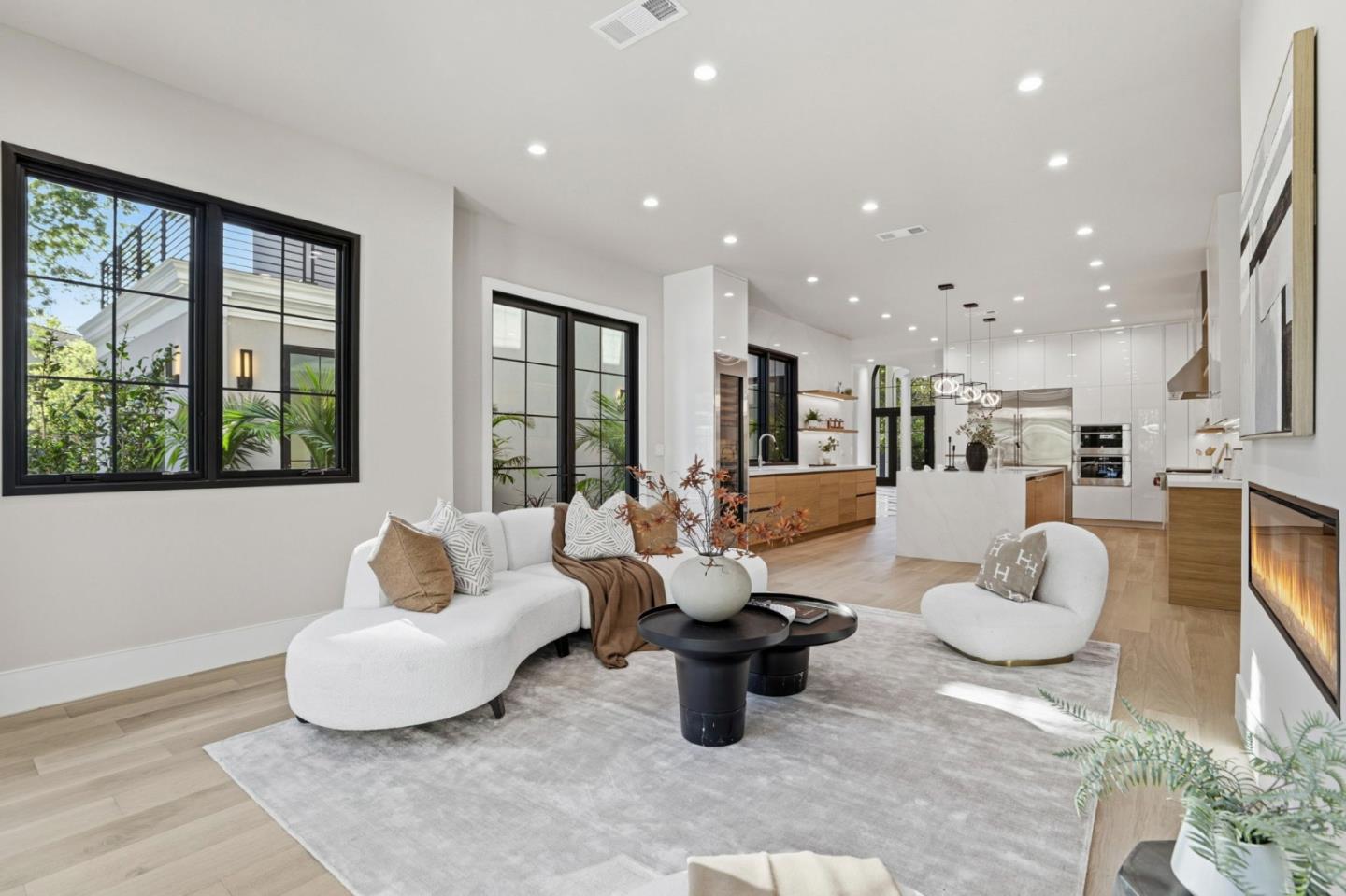 Detail Gallery Image 17 of 57 For 261 Camino Al Lago, Atherton,  CA 94027 - 6 Beds | 6/1 Baths