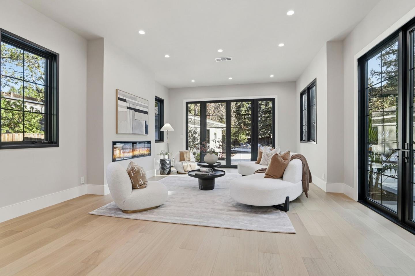 Detail Gallery Image 18 of 57 For 261 Camino Al Lago, Atherton,  CA 94027 - 6 Beds | 6/1 Baths