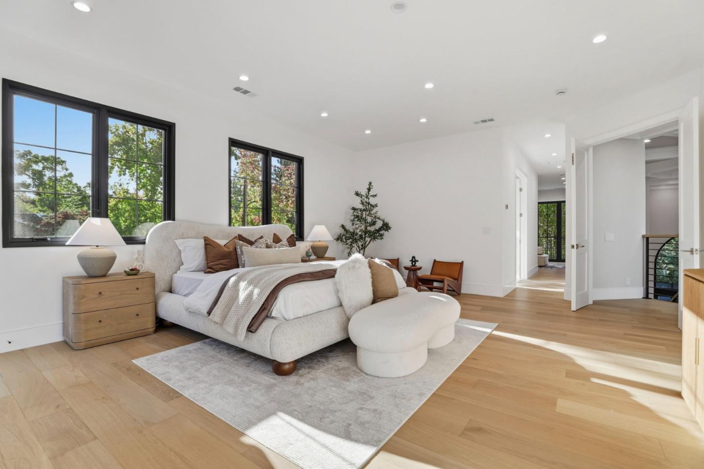 Detail Gallery Image 22 of 57 For 261 Camino Al Lago, Atherton,  CA 94027 - 6 Beds | 6/1 Baths