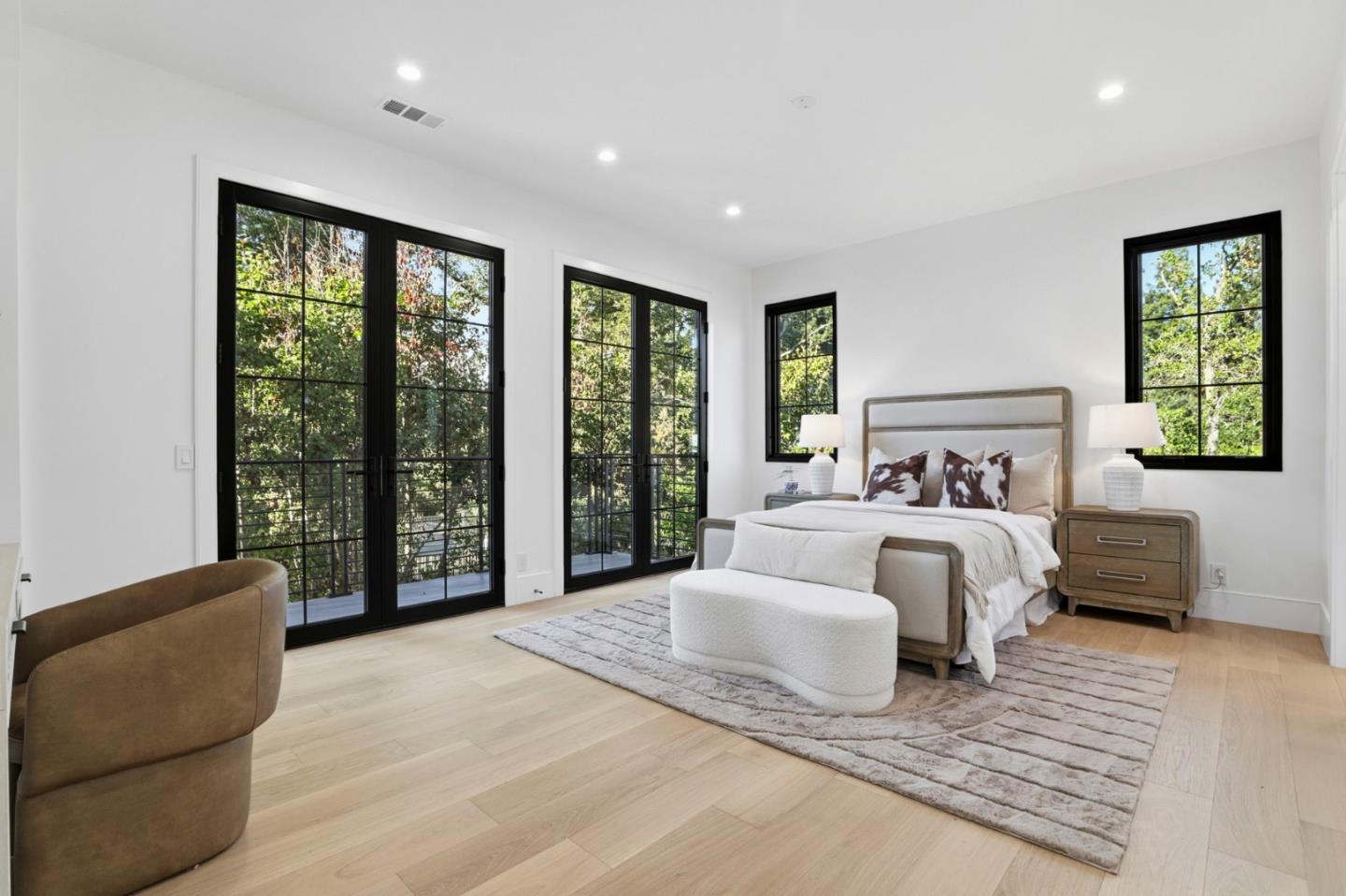 Detail Gallery Image 27 of 57 For 261 Camino Al Lago, Atherton,  CA 94027 - 6 Beds | 6/1 Baths