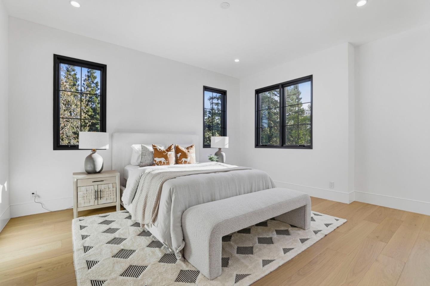 Detail Gallery Image 32 of 57 For 261 Camino Al Lago, Atherton,  CA 94027 - 6 Beds | 6/1 Baths