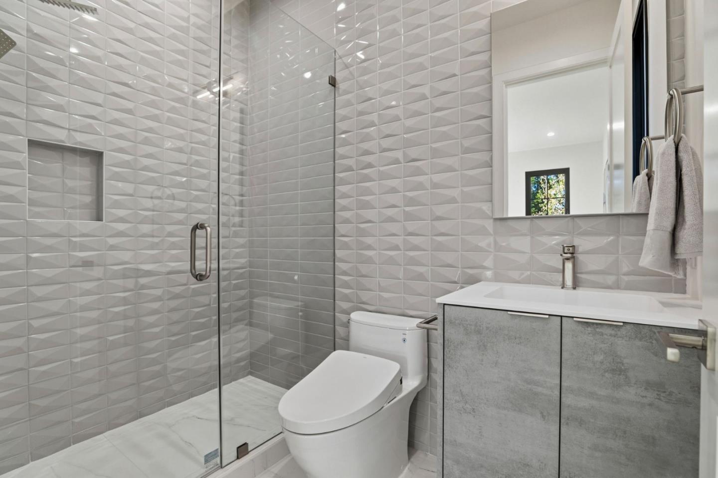 Detail Gallery Image 33 of 57 For 261 Camino Al Lago, Atherton,  CA 94027 - 6 Beds | 6/1 Baths