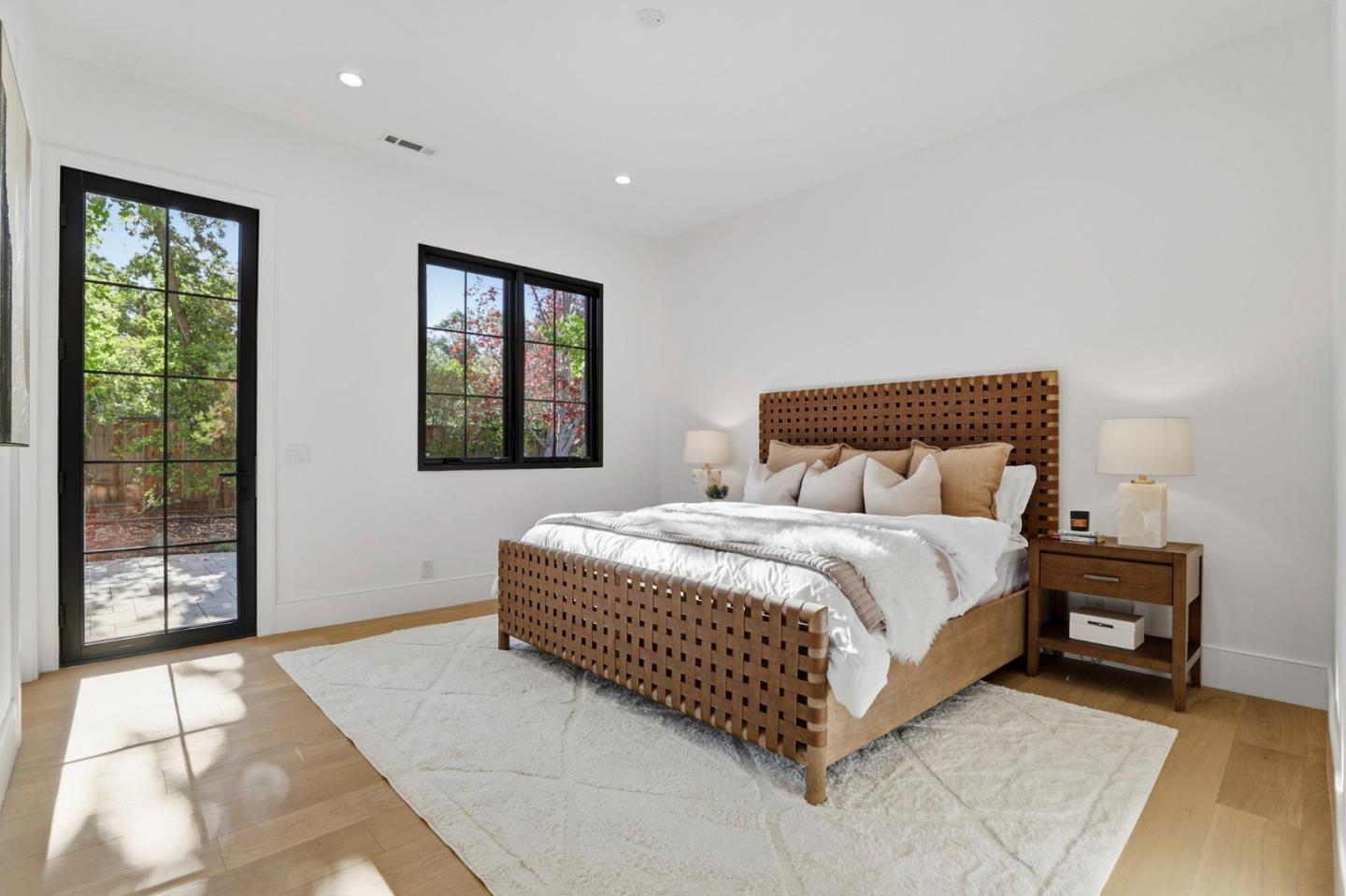 Detail Gallery Image 34 of 57 For 261 Camino Al Lago, Atherton,  CA 94027 - 6 Beds | 6/1 Baths