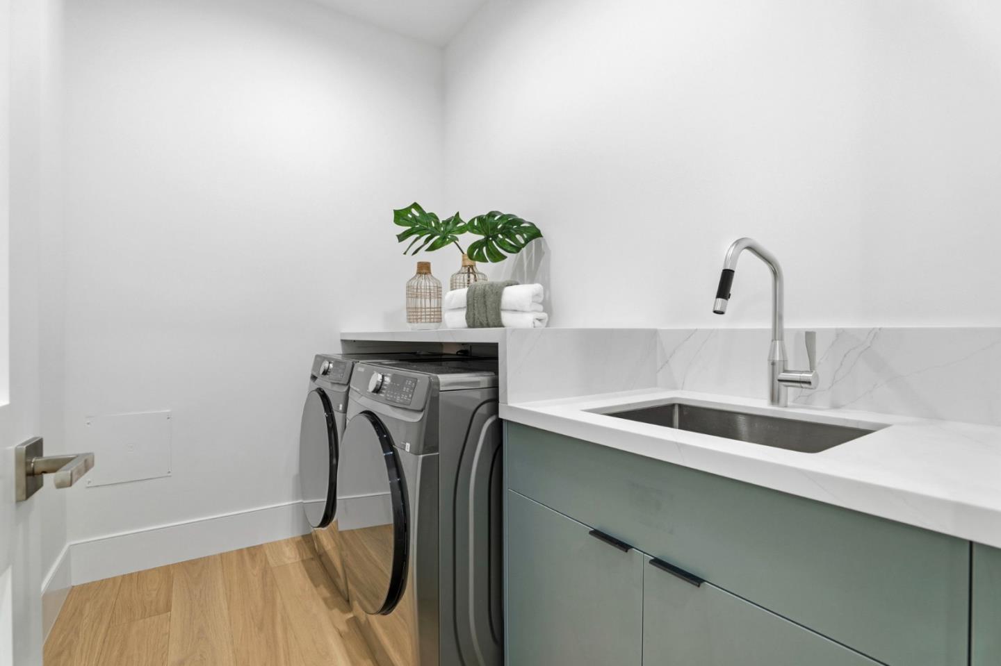 Detail Gallery Image 41 of 57 For 261 Camino Al Lago, Atherton,  CA 94027 - 6 Beds | 6/1 Baths