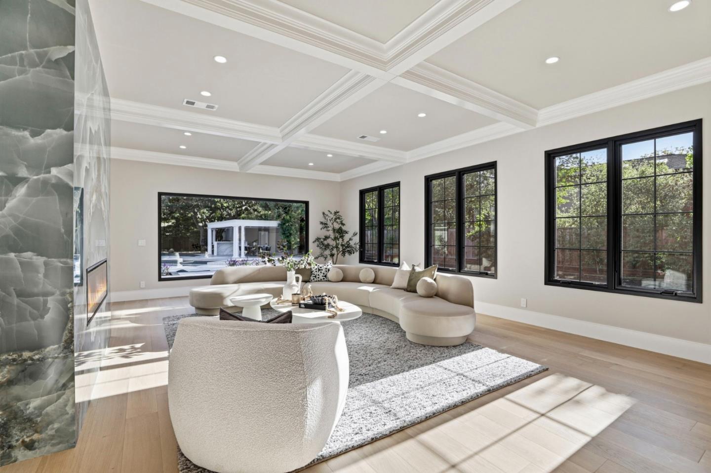 Detail Gallery Image 8 of 57 For 261 Camino Al Lago, Atherton,  CA 94027 - 6 Beds | 6/1 Baths