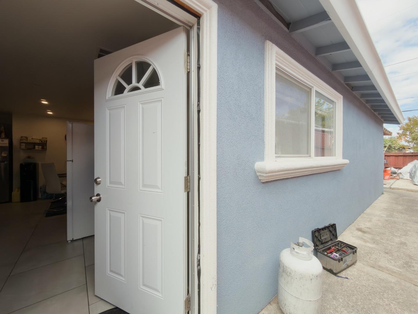 Detail Gallery Image 10 of 21 For 149 Senter Rd, San Jose,  CA 95111 - 4 Beds | 3 Baths