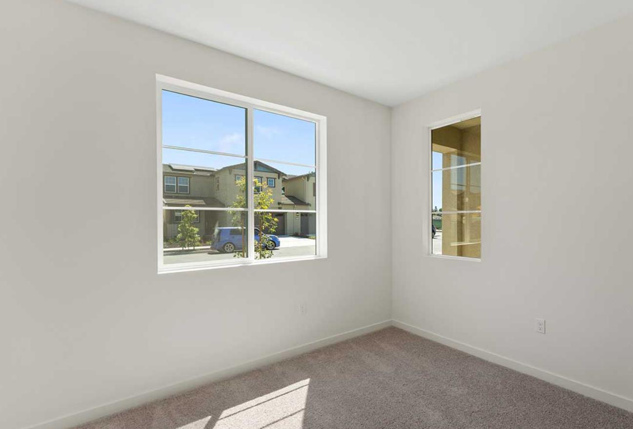 Detail Gallery Image 6 of 14 For 104 Dogwood St, Hollister,  CA 95023 - 3 Beds | 2/1 Baths