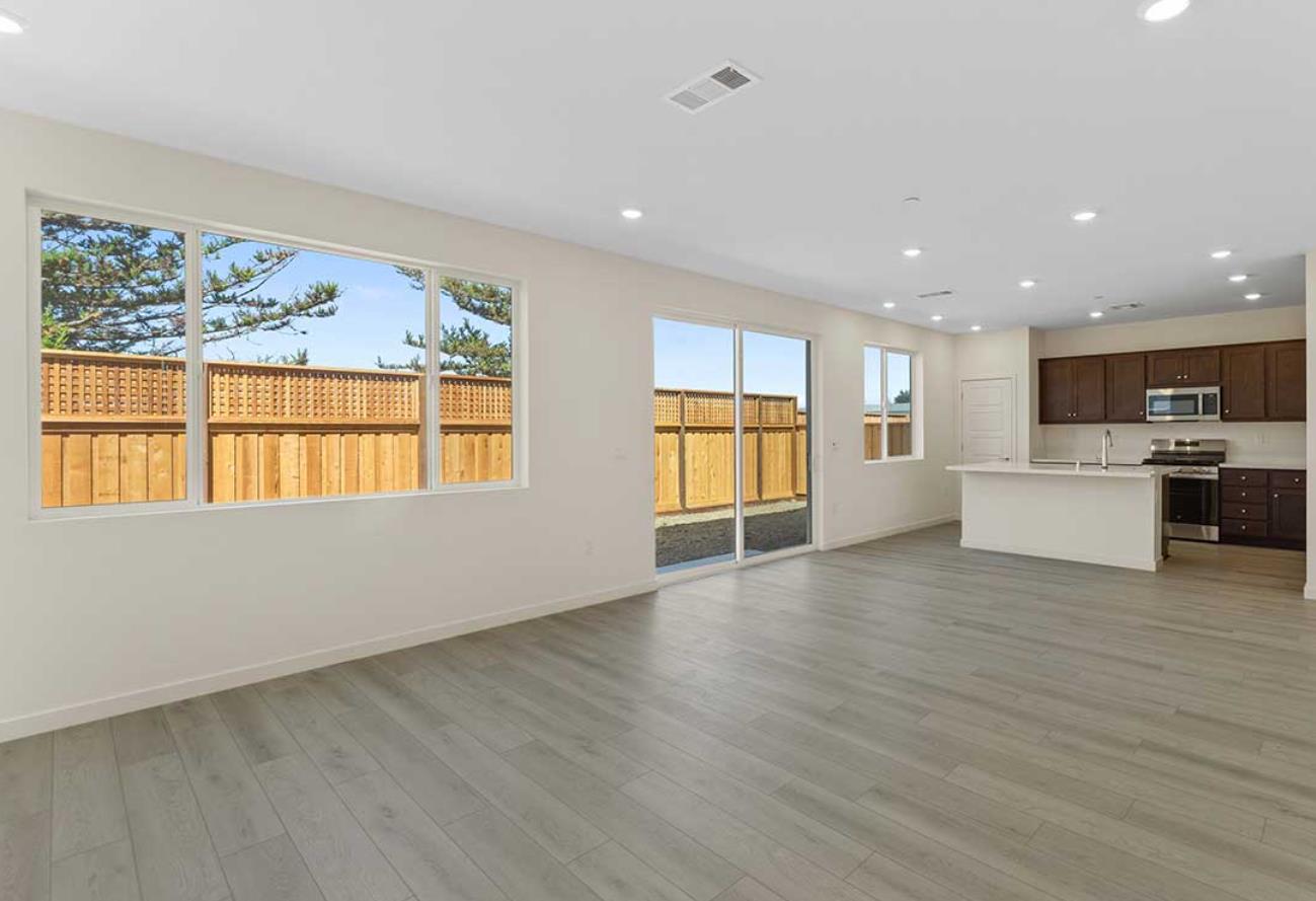 Detail Gallery Image 8 of 14 For 104 Dogwood St, Hollister,  CA 95023 - 3 Beds | 2/1 Baths