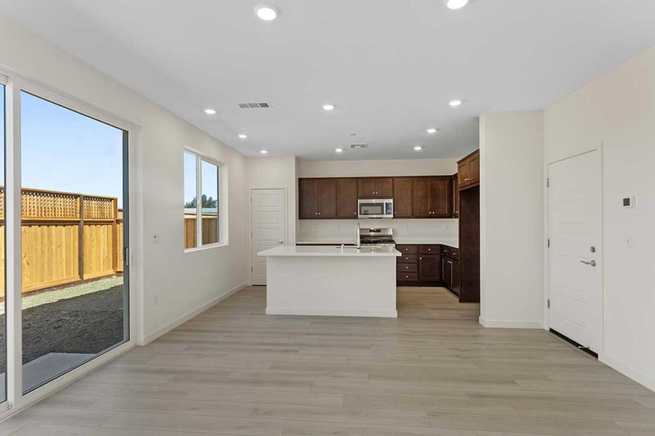 Detail Gallery Image 9 of 14 For 104 Dogwood St, Hollister,  CA 95023 - 3 Beds | 2/1 Baths