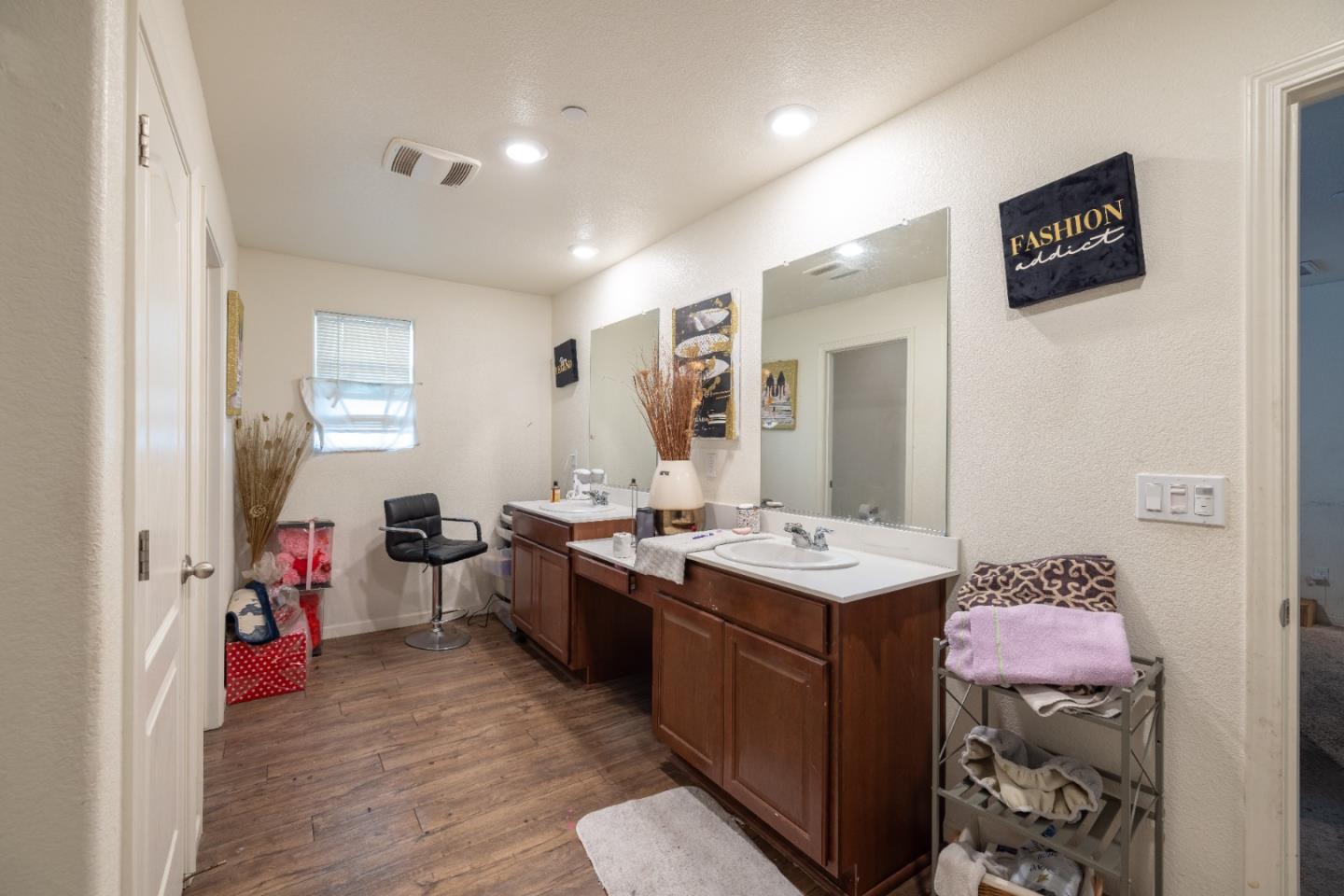 Detail Gallery Image 10 of 43 For 654 Flagstone Dr, Stockton,  CA 95206 - 5 Beds | 3 Baths