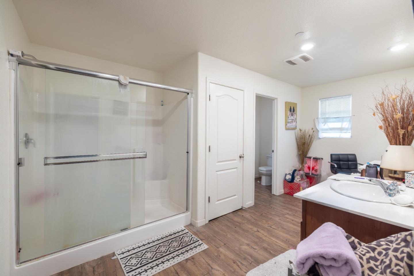 Detail Gallery Image 11 of 43 For 654 Flagstone Dr, Stockton,  CA 95206 - 5 Beds | 3 Baths