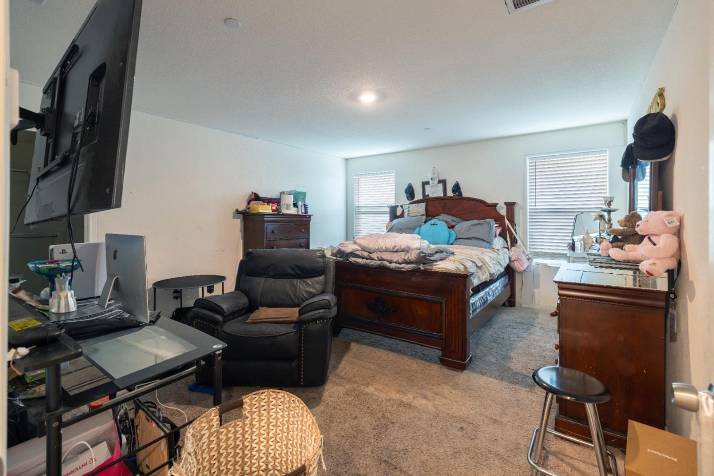 Detail Gallery Image 13 of 43 For 654 Flagstone Dr, Stockton,  CA 95206 - 5 Beds | 3 Baths