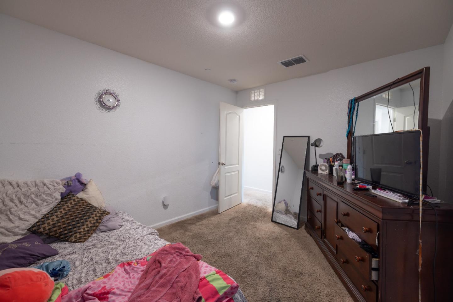 Detail Gallery Image 15 of 43 For 654 Flagstone Dr, Stockton,  CA 95206 - 5 Beds | 3 Baths