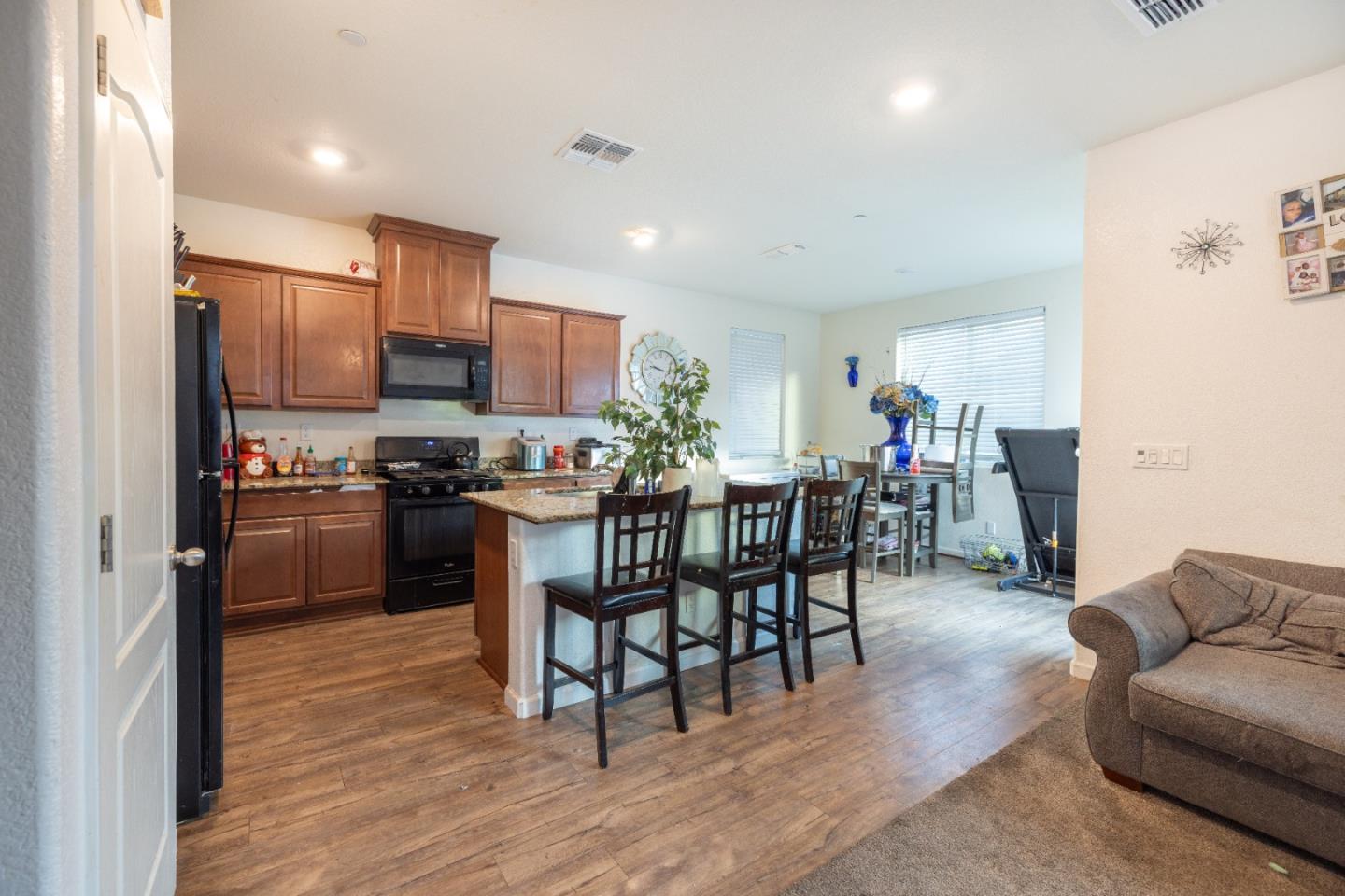 Detail Gallery Image 33 of 43 For 654 Flagstone Dr, Stockton,  CA 95206 - 5 Beds | 3 Baths