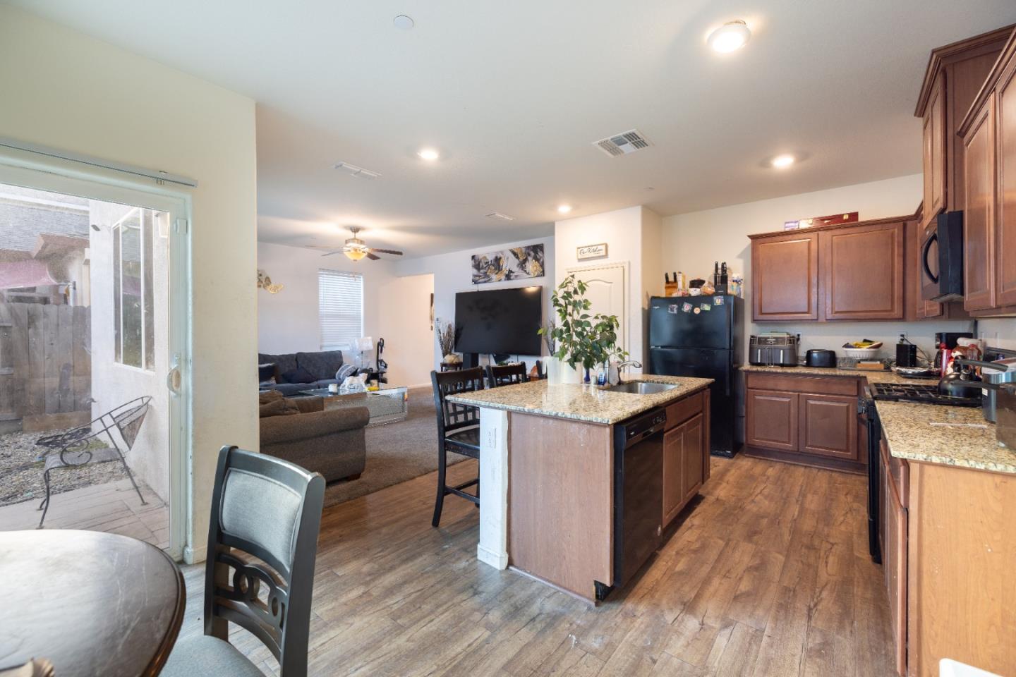 Detail Gallery Image 38 of 43 For 654 Flagstone Dr, Stockton,  CA 95206 - 5 Beds | 3 Baths