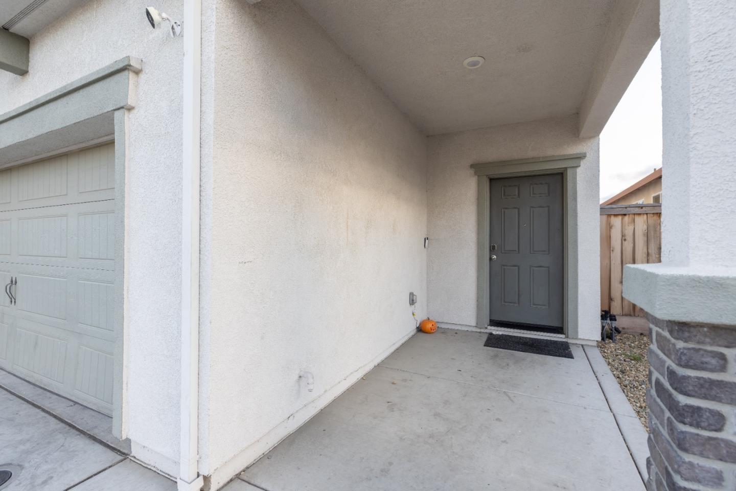 Detail Gallery Image 4 of 43 For 654 Flagstone Dr, Stockton,  CA 95206 - 5 Beds | 3 Baths