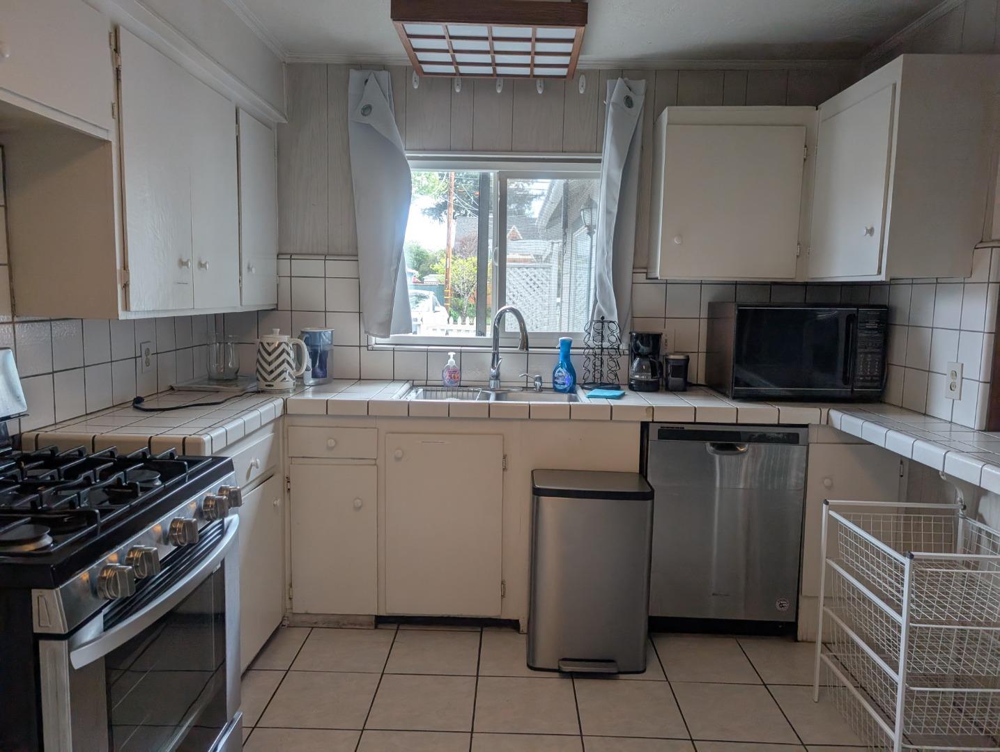 Detail Gallery Image 11 of 20 For 481 Rutland Ave, San Jose,  CA 95128 - 2 Beds | 2 Baths