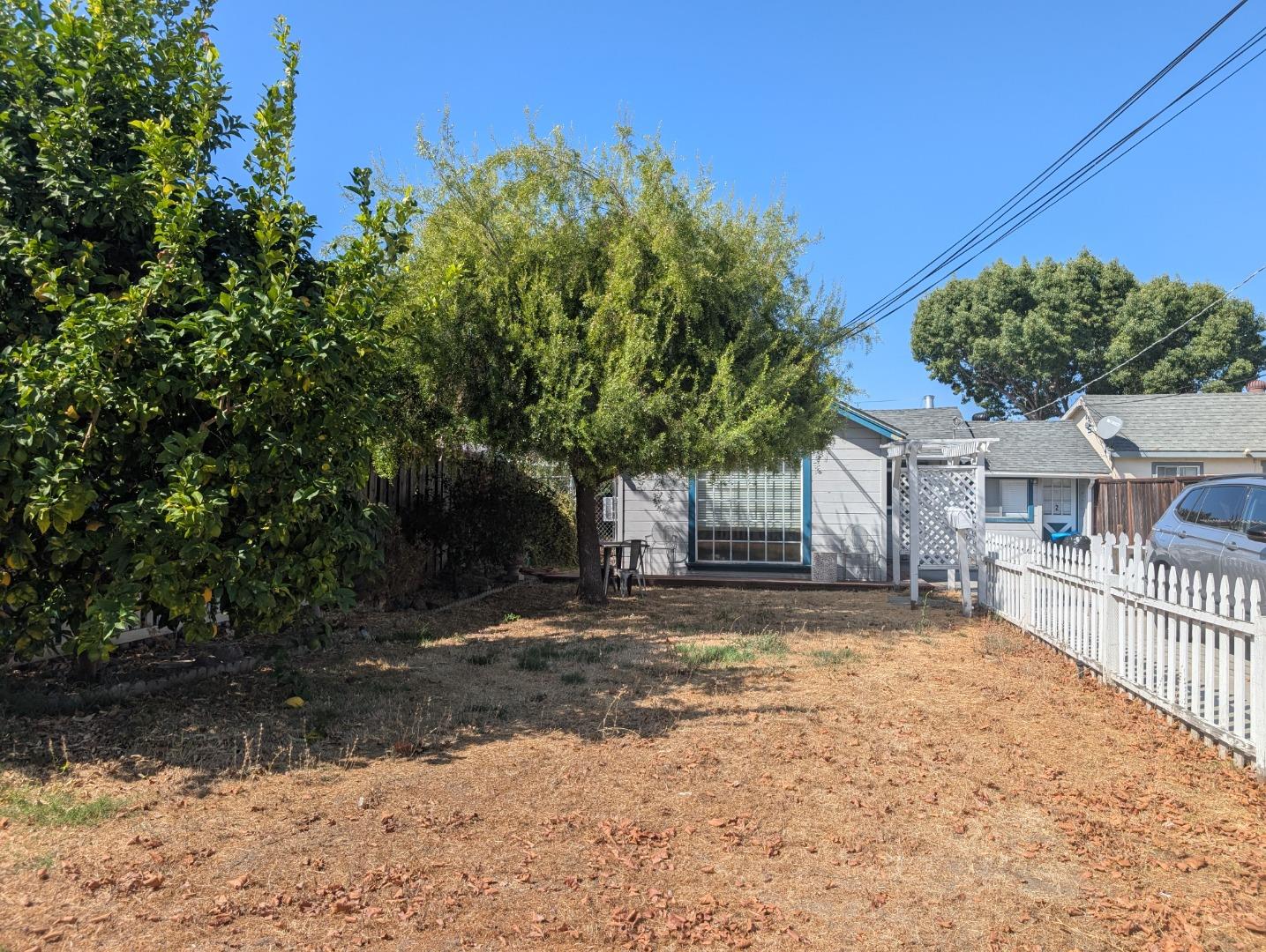 Detail Gallery Image 2 of 20 For 481 Rutland Ave, San Jose,  CA 95128 - 2 Beds | 2 Baths