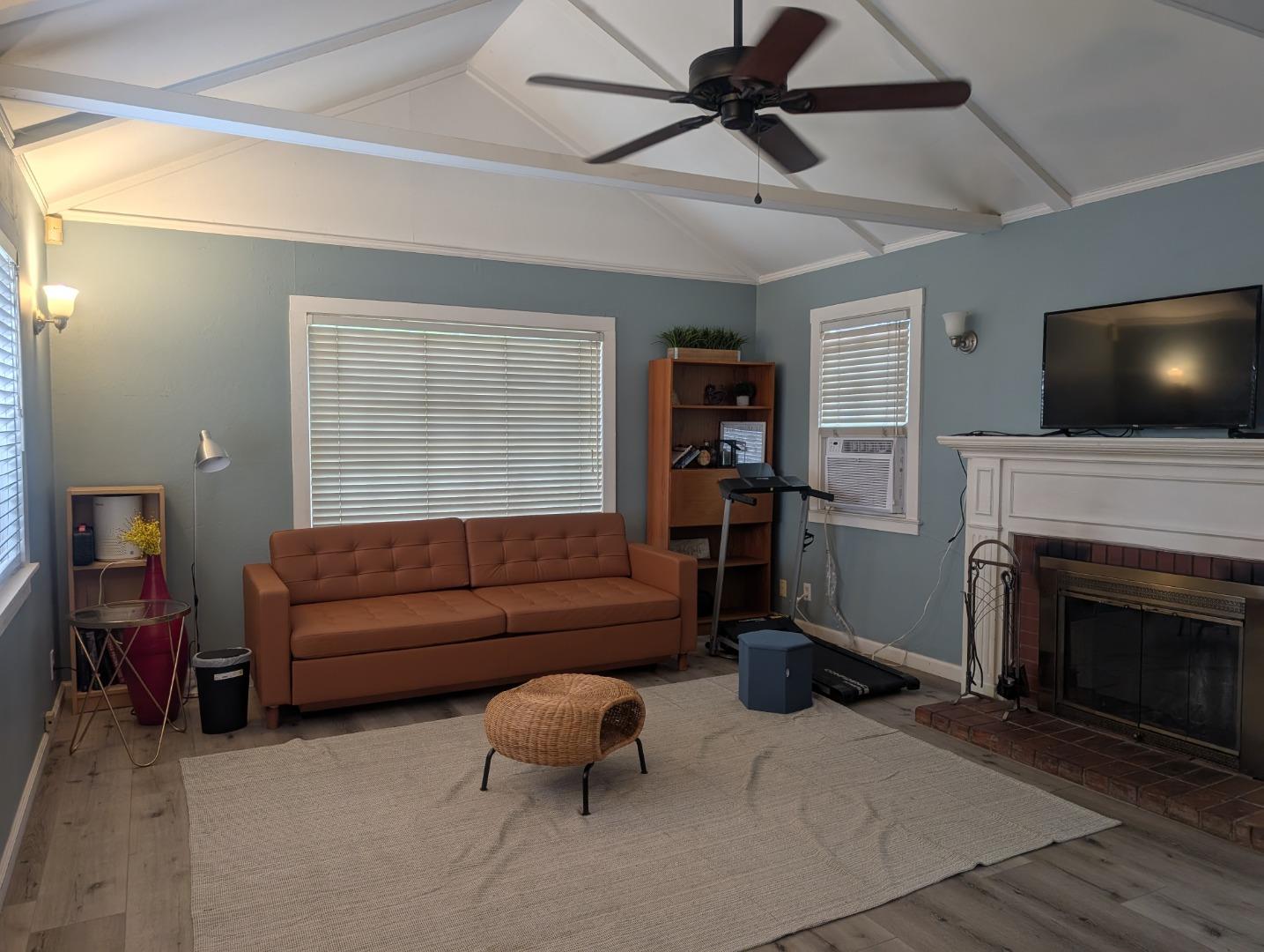 Detail Gallery Image 4 of 20 For 481 Rutland Ave, San Jose,  CA 95128 - 2 Beds | 2 Baths