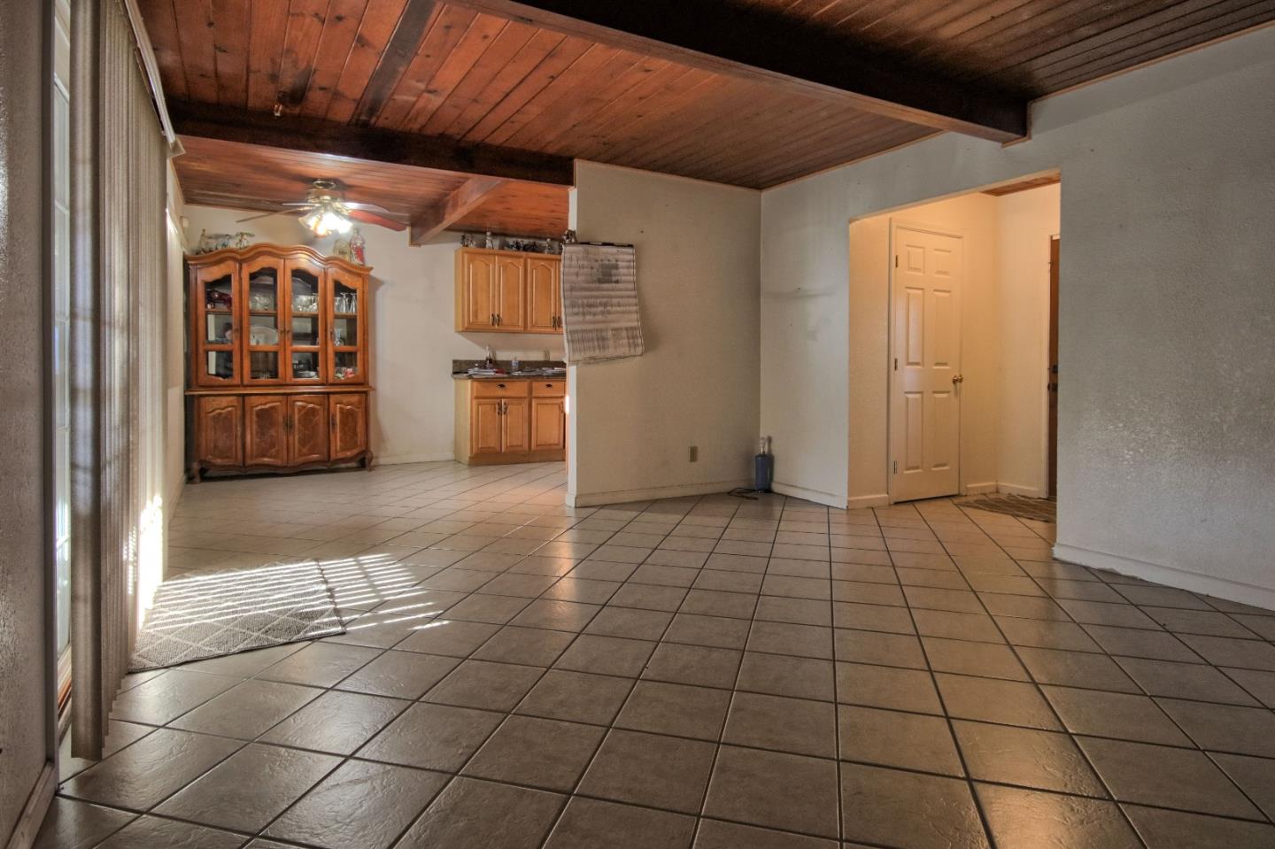 Detail Gallery Image 10 of 22 For 1260 Trazado Ave, Salinas,  CA 93906 - 4 Beds | 2 Baths