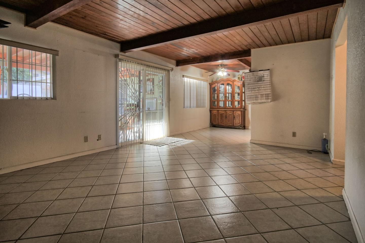 Detail Gallery Image 12 of 22 For 1260 Trazado Ave, Salinas,  CA 93906 - 4 Beds | 2 Baths