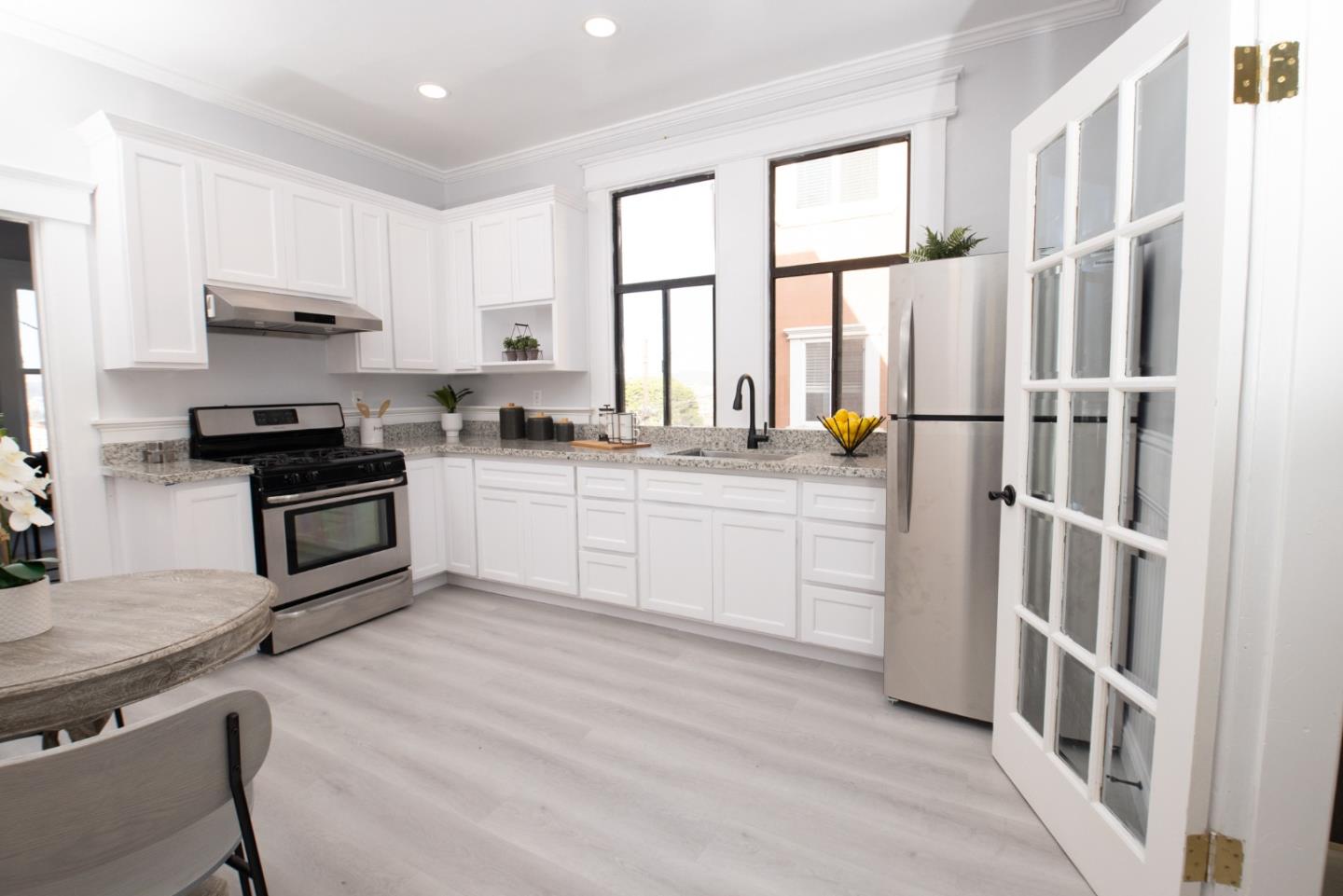 Detail Gallery Image 6 of 11 For 615 Mount Vernon Ave, San Francisco,  CA 94112 - 2 Beds | 1/1 Baths