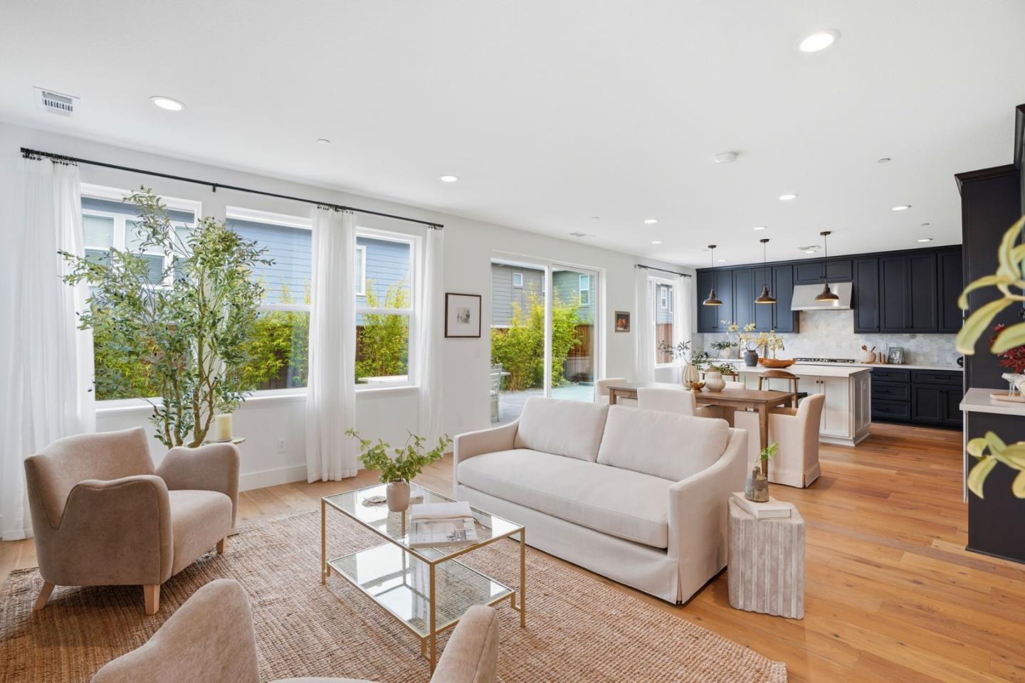 Detail Gallery Image 11 of 58 For 275 Skyview Dr, Marina,  CA 93933 - 3 Beds | 3 Baths