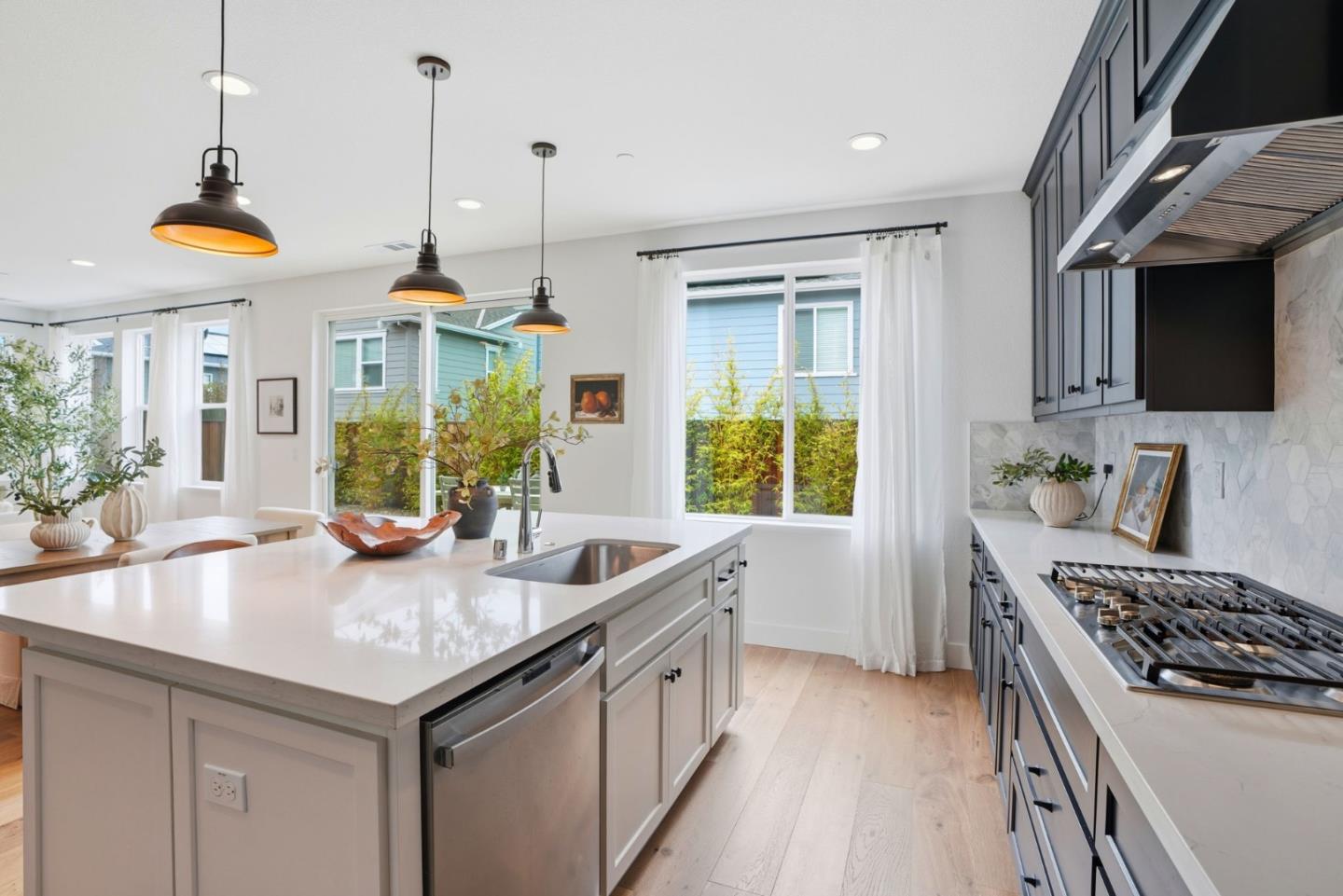 Detail Gallery Image 15 of 58 For 275 Skyview Dr, Marina,  CA 93933 - 3 Beds | 3 Baths