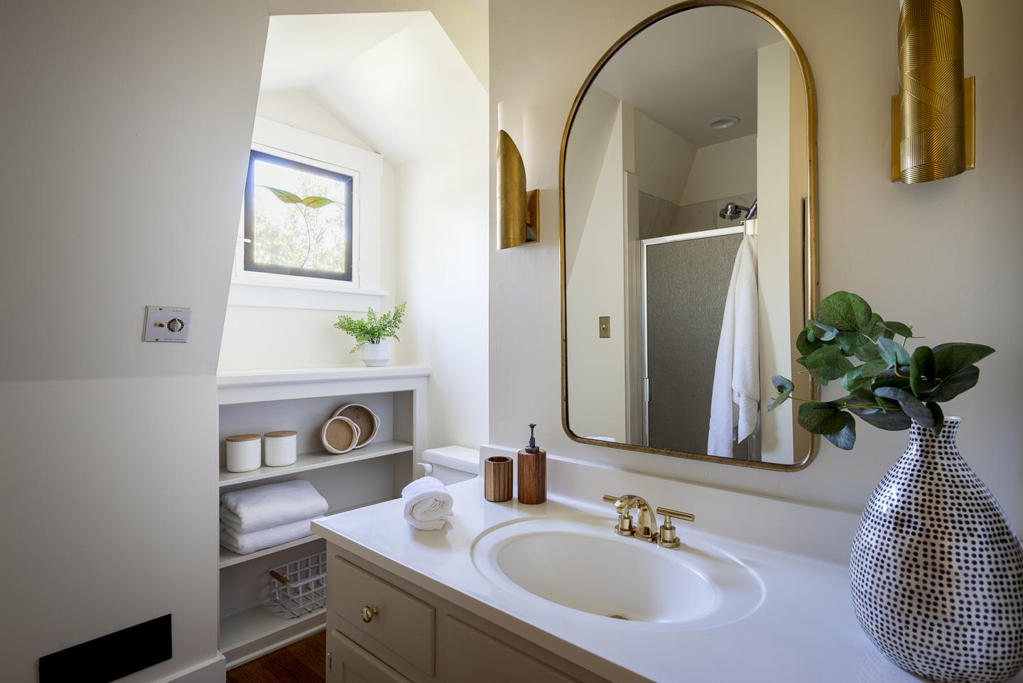 Detail Gallery Image 12 of 21 For 1357 Johnson St, Menlo Park,  CA 94025 - 3 Beds | 2/1 Baths