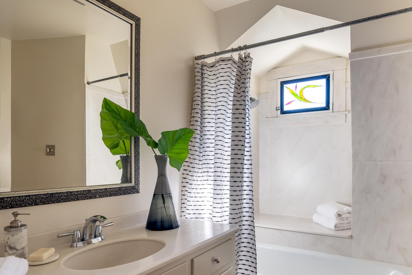 Detail Gallery Image 16 of 21 For 1357 Johnson St, Menlo Park,  CA 94025 - 3 Beds | 2/1 Baths