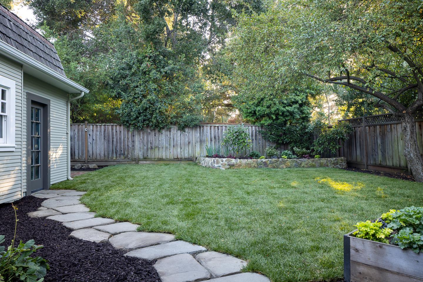 Detail Gallery Image 20 of 21 For 1357 Johnson St, Menlo Park,  CA 94025 - 3 Beds | 2/1 Baths