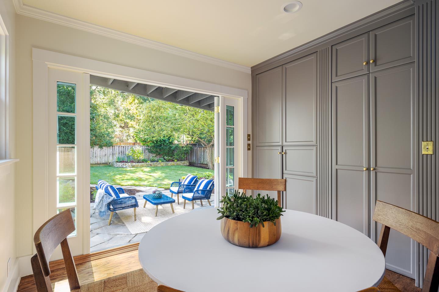 Detail Gallery Image 7 of 21 For 1357 Johnson St, Menlo Park,  CA 94025 - 3 Beds | 2/1 Baths