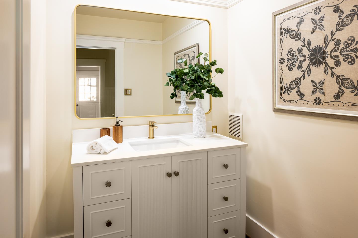 Detail Gallery Image 8 of 21 For 1357 Johnson St, Menlo Park,  CA 94025 - 3 Beds | 2/1 Baths