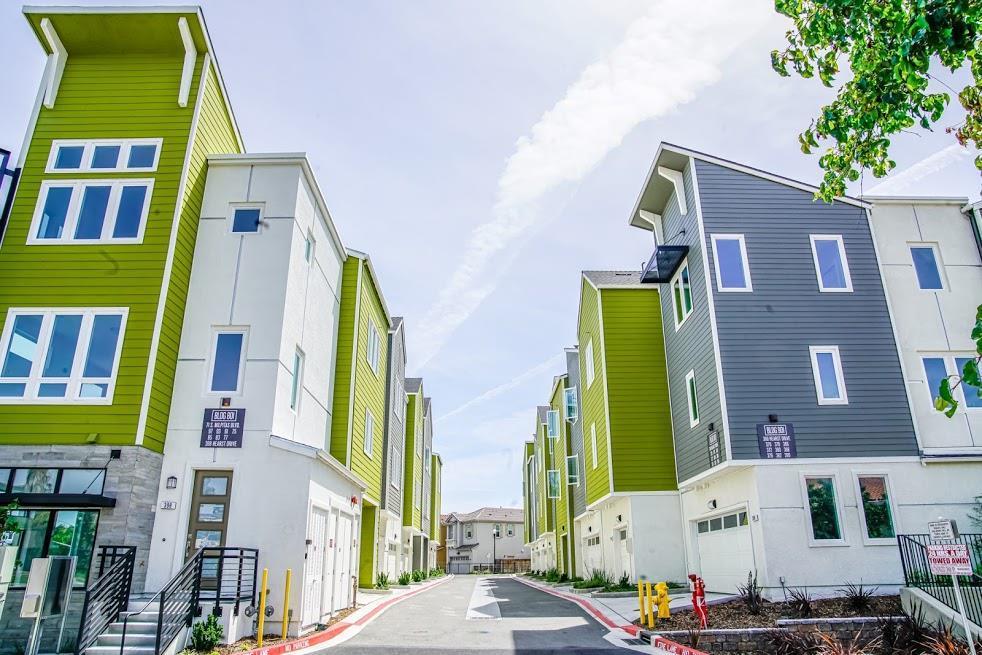 Detail Gallery Image 2 of 35 For 81 S Milpitas Blvd, Milpitas,  CA 95035 - 2 Beds | 2/1 Baths