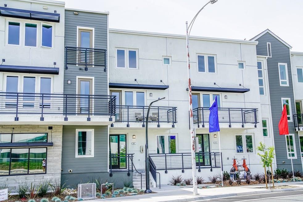 Detail Gallery Image 4 of 35 For 81 S Milpitas Blvd, Milpitas,  CA 95035 - 2 Beds | 2/1 Baths