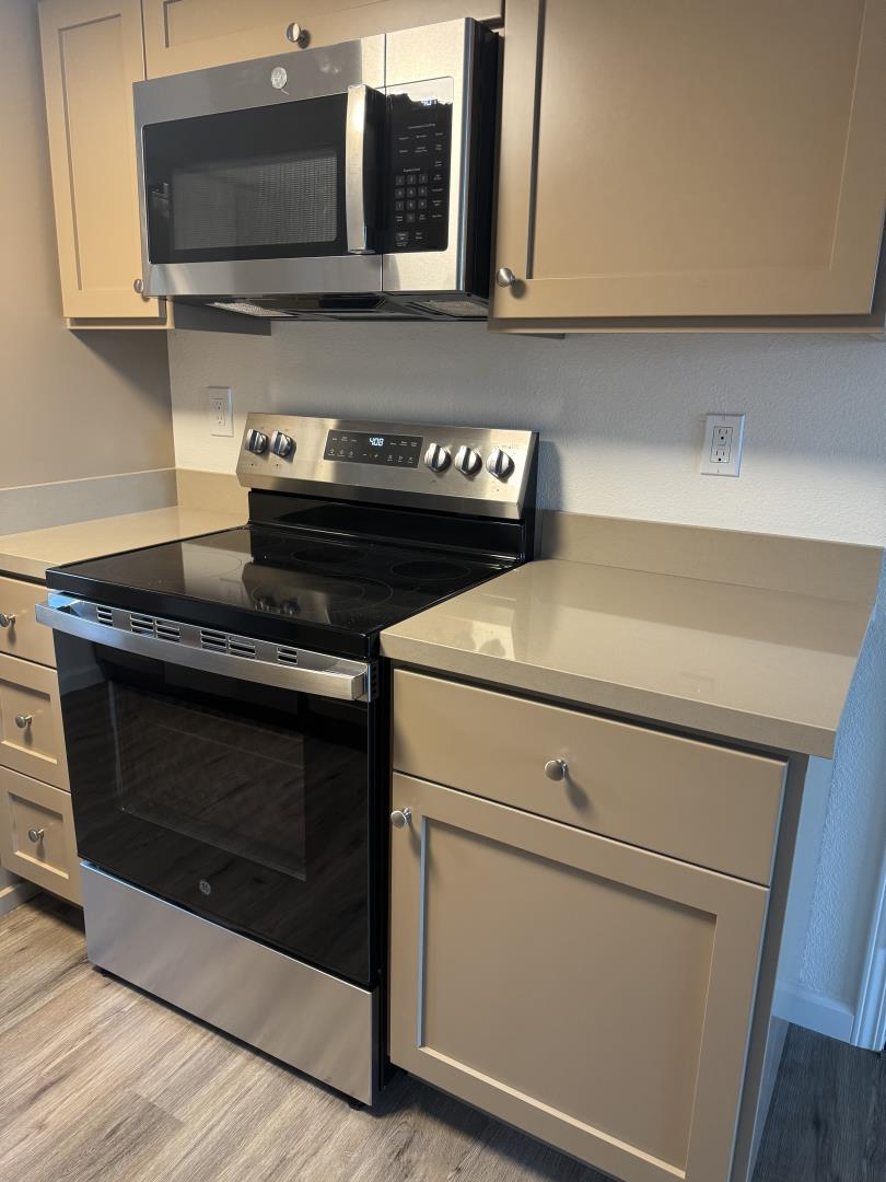 Detail Gallery Image 14 of 24 For 501 Cedar Dr, Watsonville,  CA 95076 - 2 Beds | 1/1 Baths