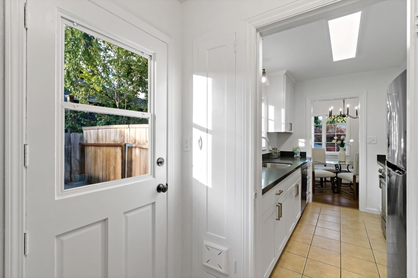 Detail Gallery Image 12 of 33 For 516 Cleveland St, Redwood City,  CA 94062 - 3 Beds | 1 Baths