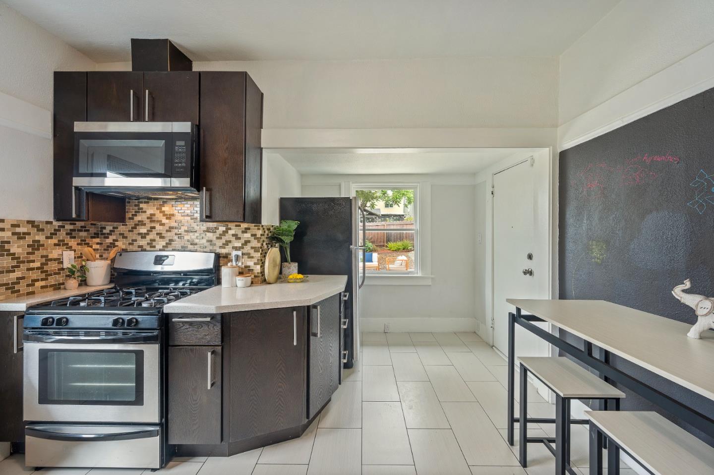 Detail Gallery Image 12 of 40 For 6900 Thornhill Dr, Oakland,  CA 94611 - 3 Beds | 3 Baths