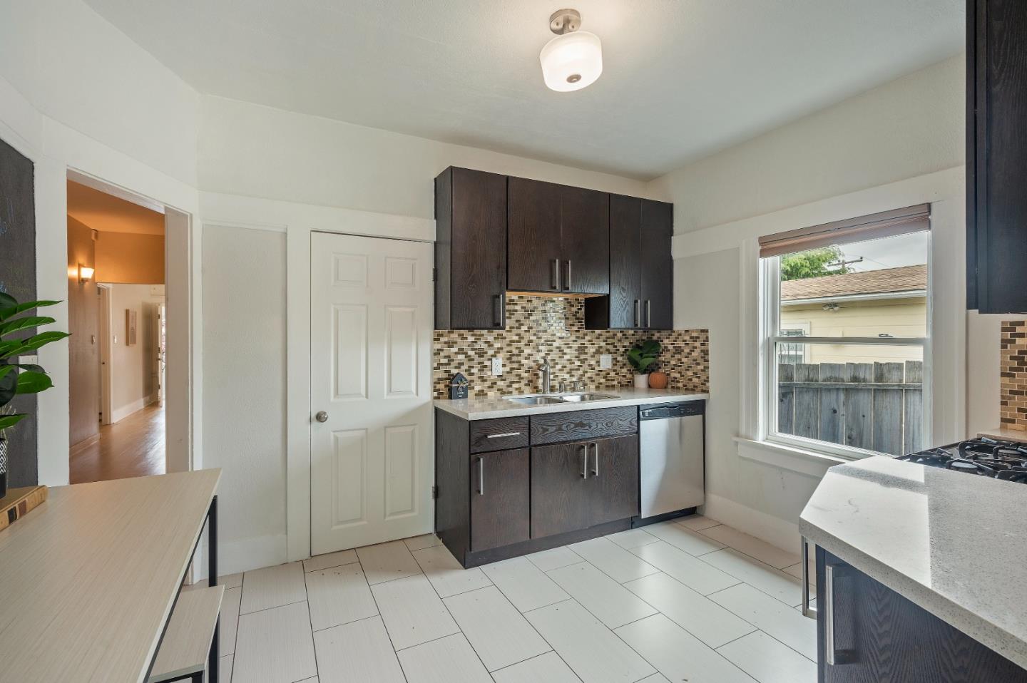 Detail Gallery Image 15 of 40 For 6900 Thornhill Dr, Oakland,  CA 94611 - 3 Beds | 3 Baths