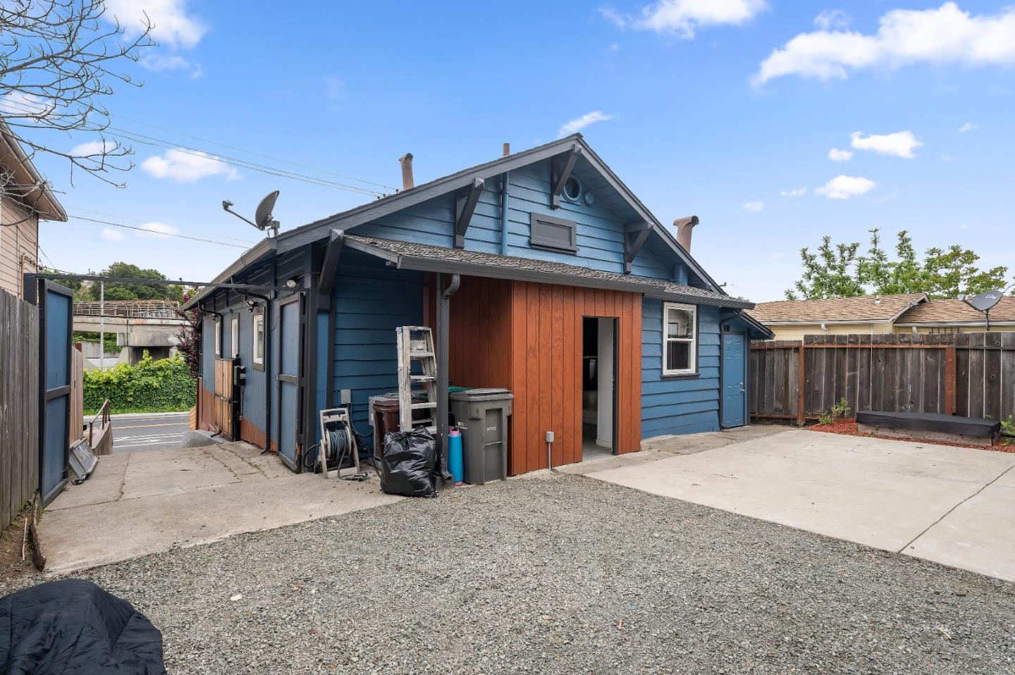 Detail Gallery Image 28 of 40 For 6900 Thornhill Dr, Oakland,  CA 94611 - 3 Beds | 3 Baths